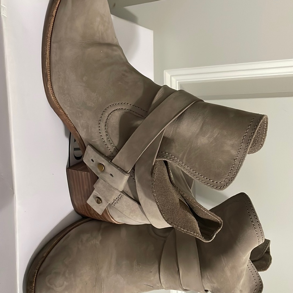 UGG Women's Elora Winter Boot, Sahara.